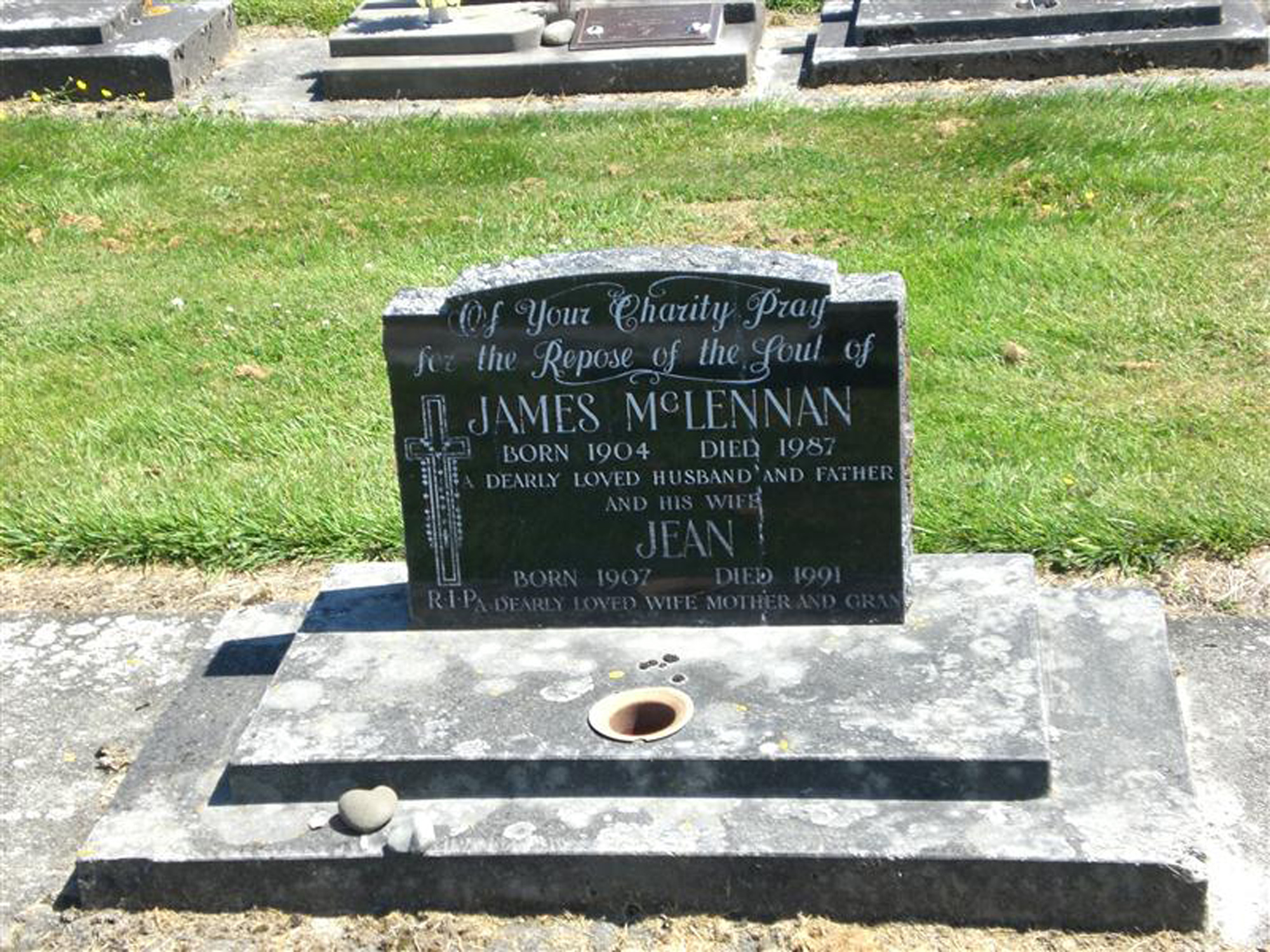Photo of headstones/James McLennan died 1987 hdstn Mataura